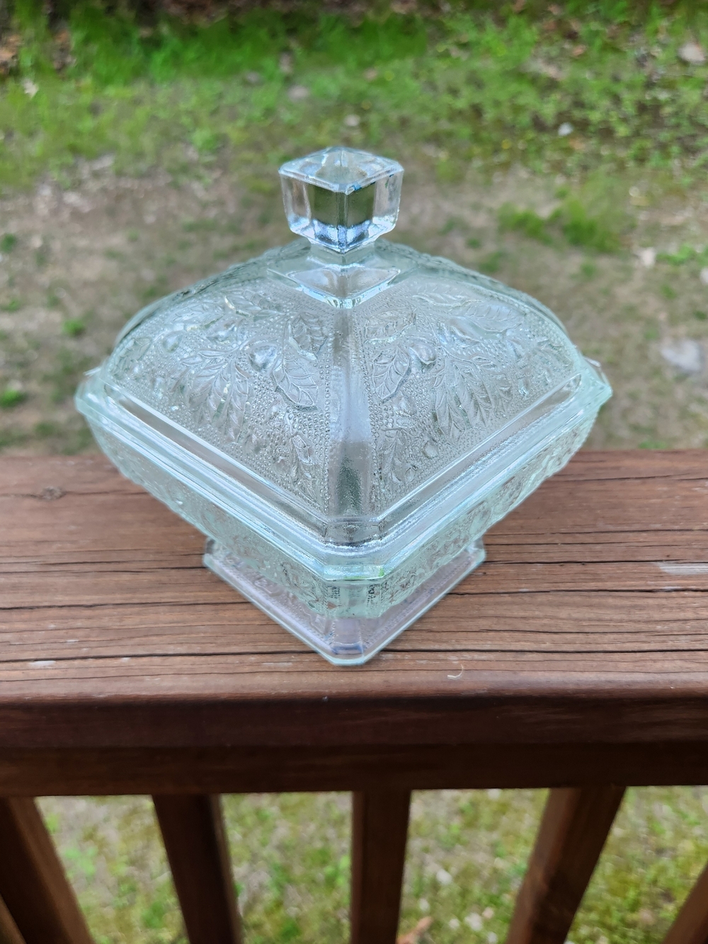Vintage Jeannette Glass Acorn And Oak Leaf Square Candy Dish W/ Lid - Picture 7 of 16